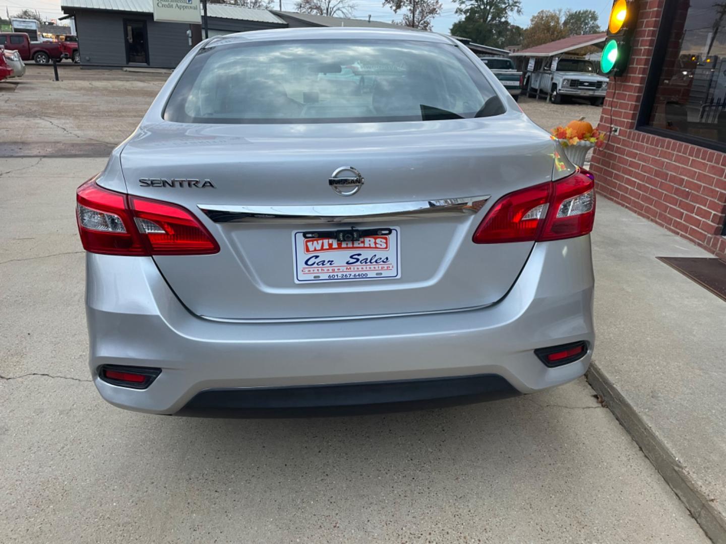 2017 Silver /Gray Nissan Sentra S 6MT (3N1AB7APXHY) with an 1.8L L4 SFI DOHC 16V engine, 6M transmission, located at 204 Hwy. 16 East, Carthage, MS, 39051, (601) 267-7277, 0.000000, 0.000000 - Photo#3